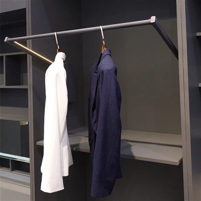 옷장에 전기 옷 막대